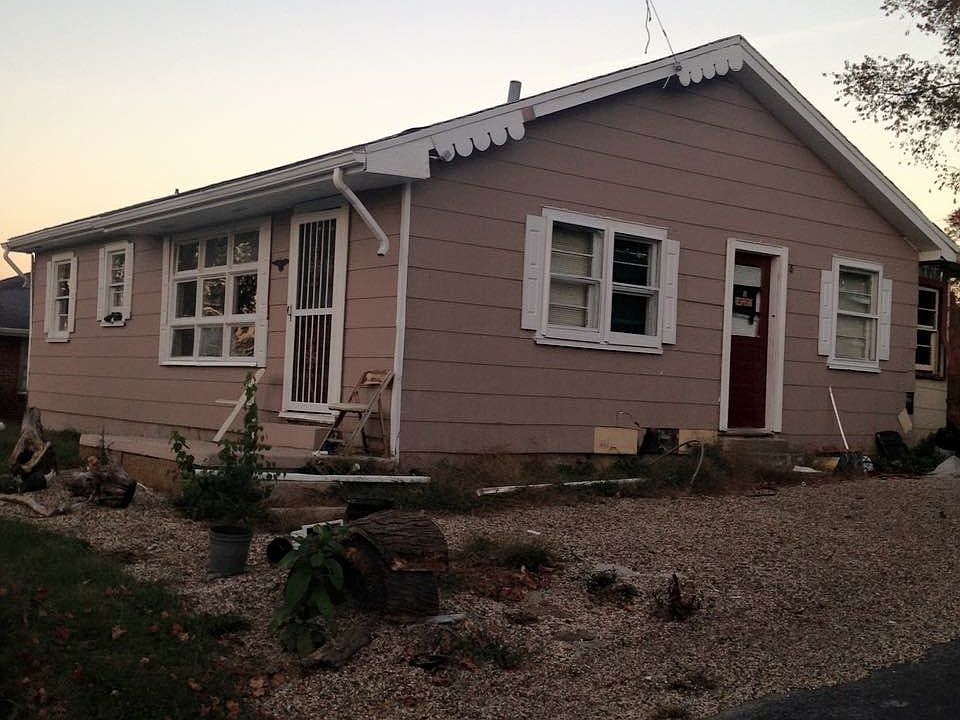 2nd image of 107 Sunset Drive