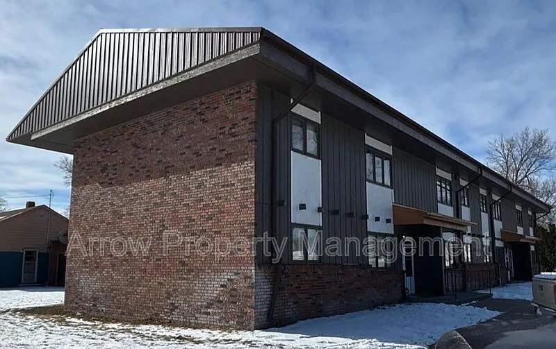 2 bed, 1.0 bath, $575 — Photo 1
