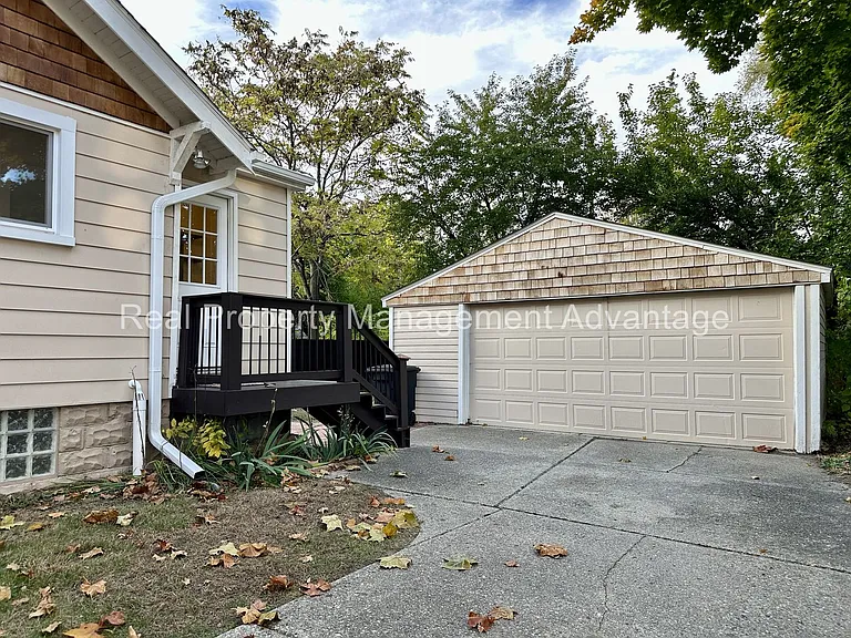 310 W Hazelhurst St — Photo 29