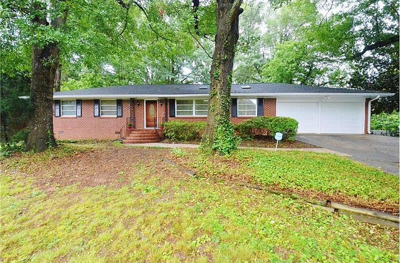 Front of House. View from the street.