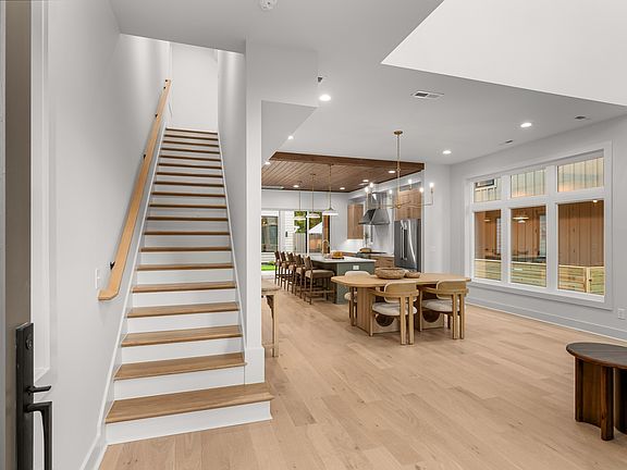 4th image of 2305 Eastland Ave #C
