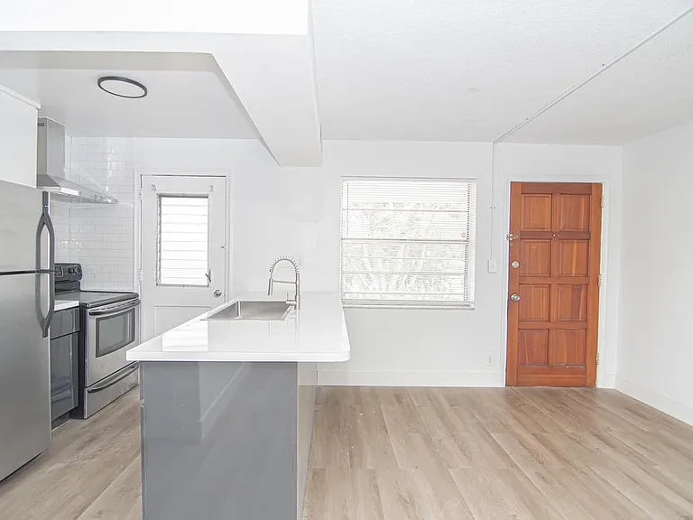 6150 SW 37th St #1-20 — Photo 4