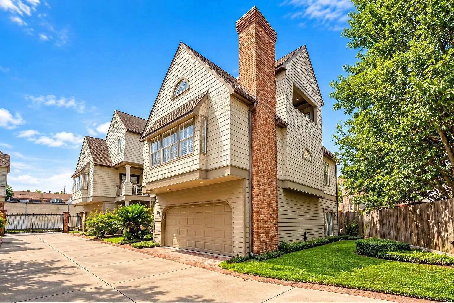 3 bed, 3.0 bath, 2636 sqft, $3,800 — Photo 3