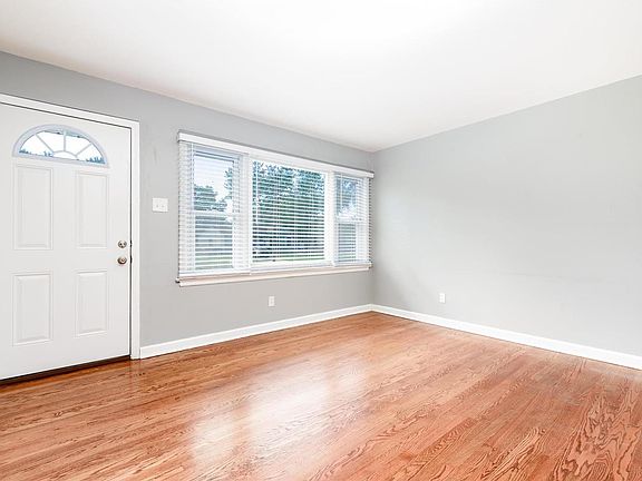 3rd image of 145 Saint Anthony Ln