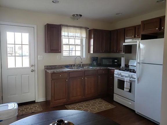 5th image of 820 S 14th St