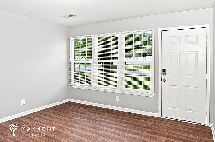 3 bed, 2.0 bath, 1010 sqft, $1,410 — Photo 3