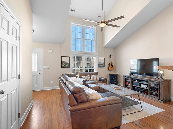 2nd image of 2006 Birch Ln