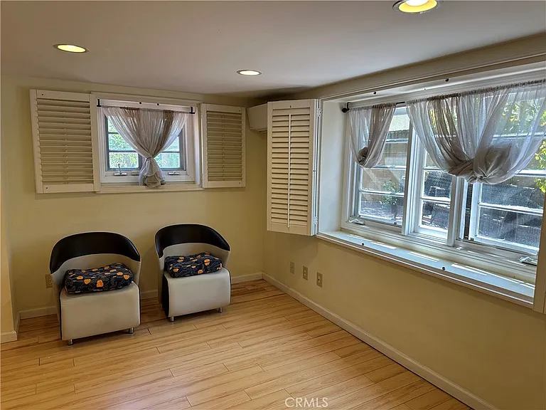 10338 Eastborne Ave — Photo 14