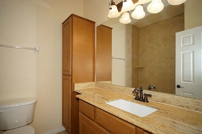 1319 SE 40th Ter #104 — Photo 12