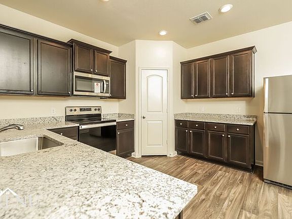 4th image of 11002 Chatham Ct