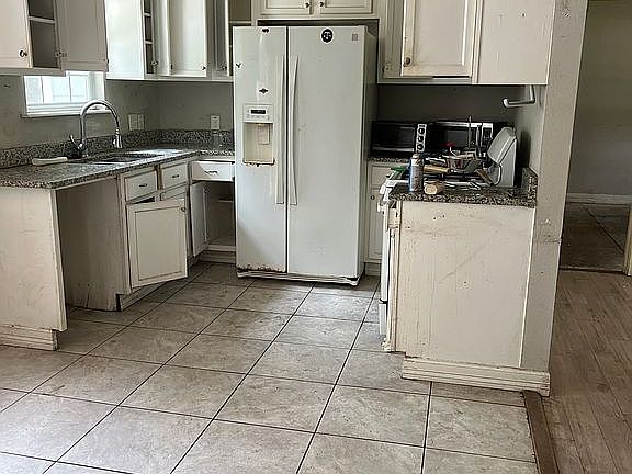 3rd image of 11818 Palmsprings Dr