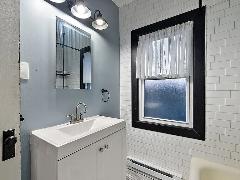 2256 W Philadelphia St — Photo 12