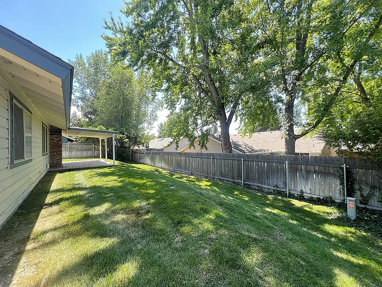 737 N Beachwood St — Photo 35