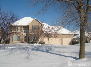 8806 Sunset Crst, Victoria, MN 55386