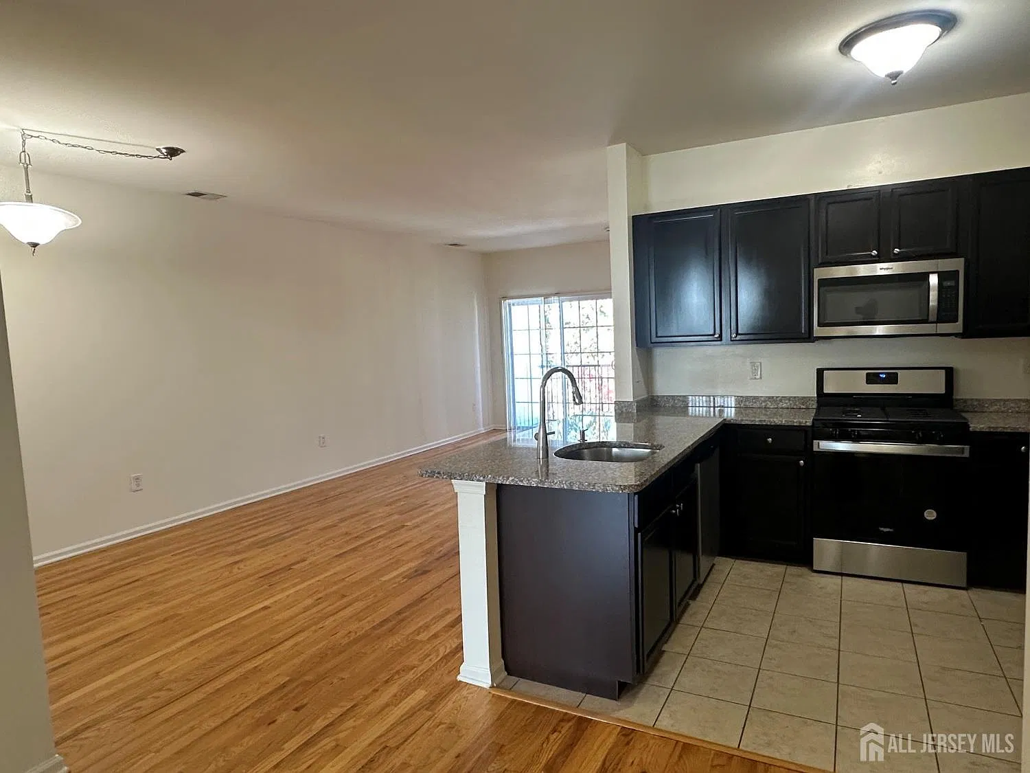 2 bed, 2.0 bath, 1146 sqft, $2,445 — Photo 3