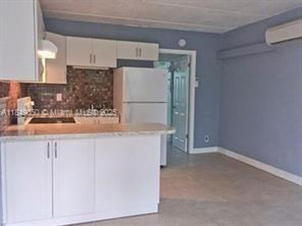 3251 SW 44th St APT 205
