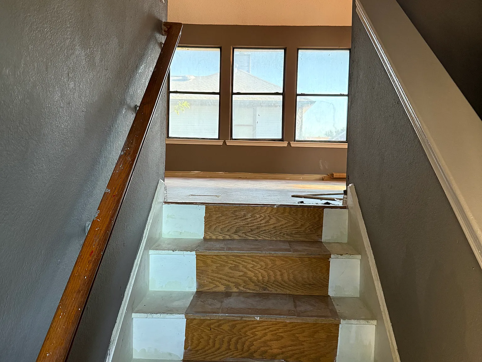4 bed, 2016 sqft, $2,450 — Photo 2