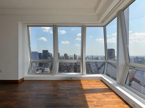 400 5th Ave APT 45A, New York, NY 10018