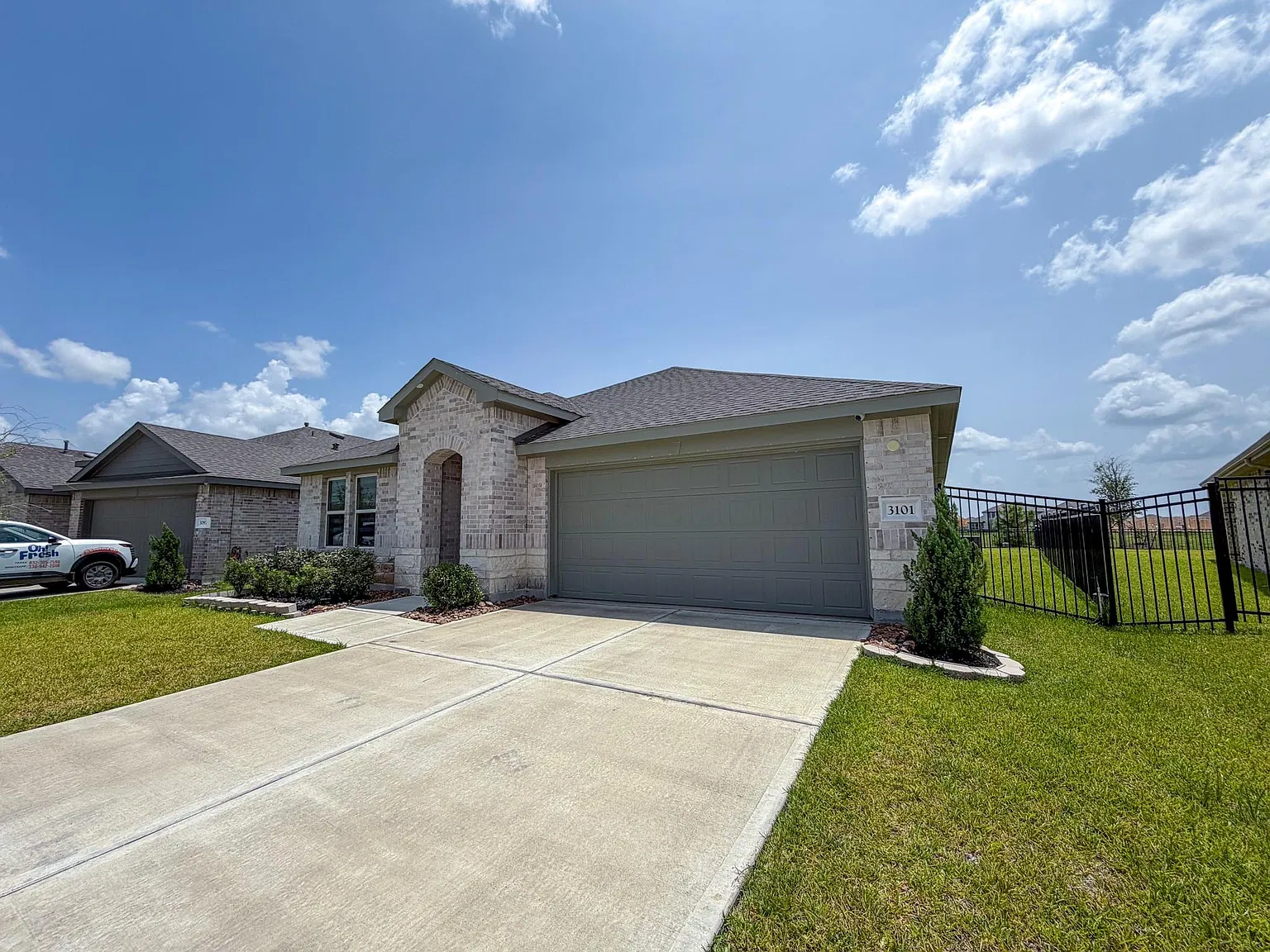 4 bed, 3.0 bath, 2096 sqft, $2,900 — Photo 3