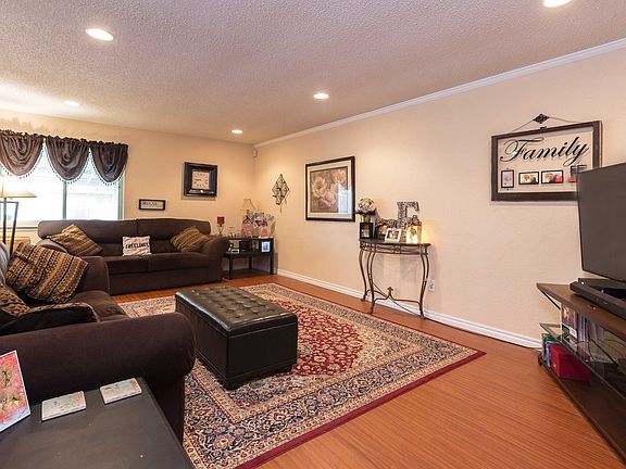 Gorgeous living area, LARGE