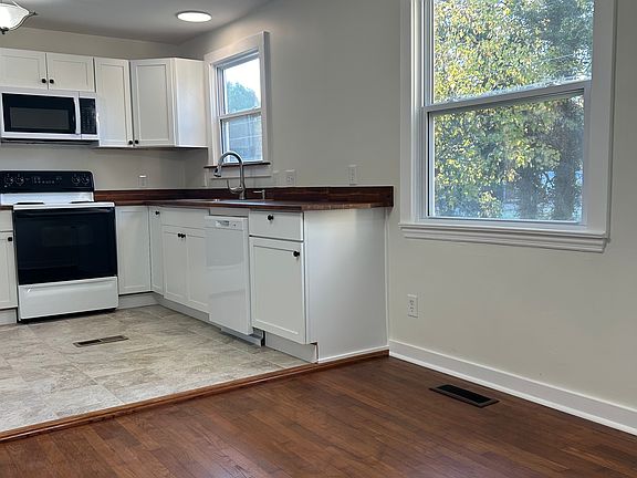 3rd image of 1805 Wallace Dr