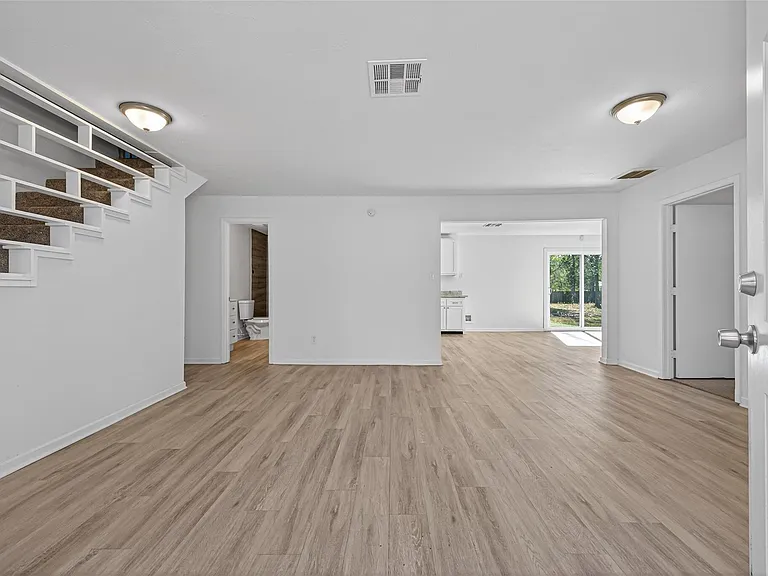 170 Walter Dr — Photo 9