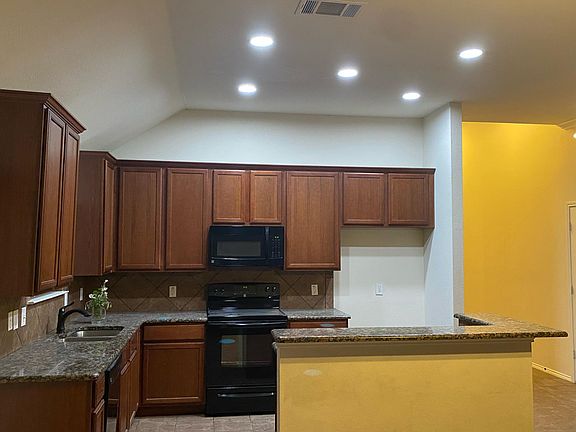 3rd image of 320 Springtree St