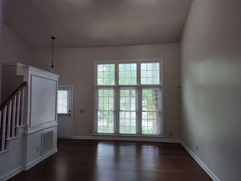 7235 Kinsmore Ln — Photo 10