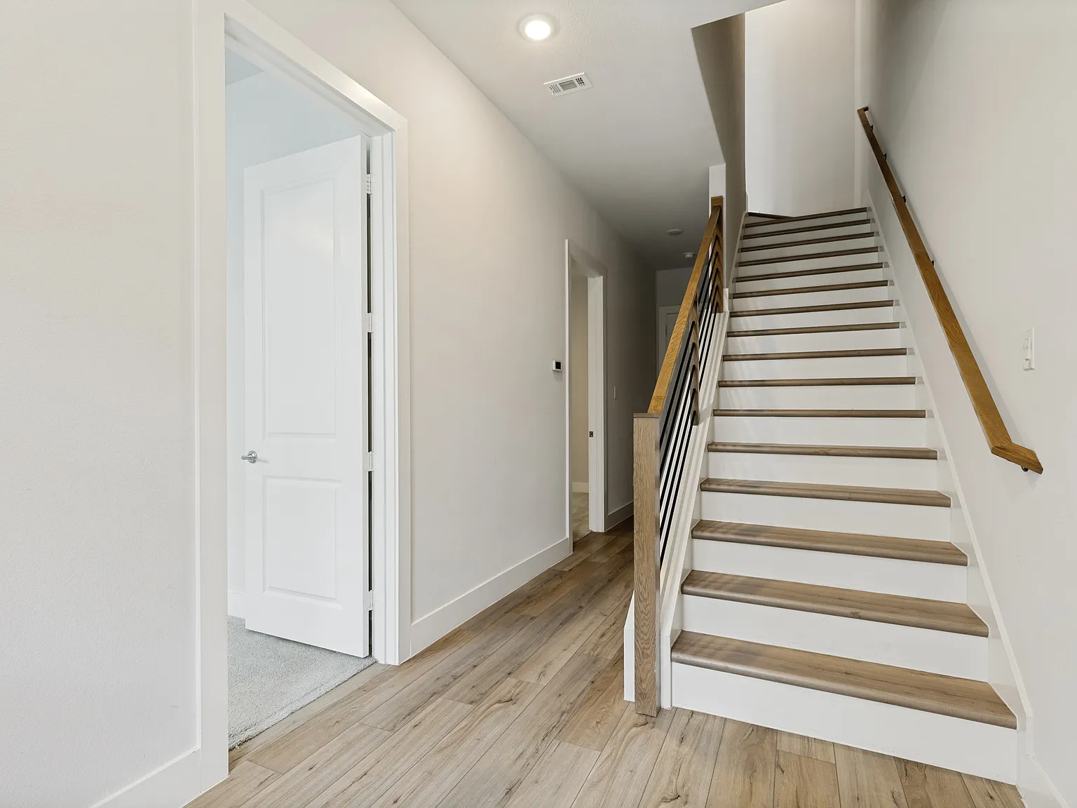 3 bed, 2.5 bath, 1670 sqft, $3,850 — Photo 4
