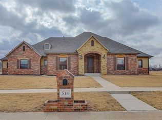 514 Cantebury Dr, Tuttle, OK 73089