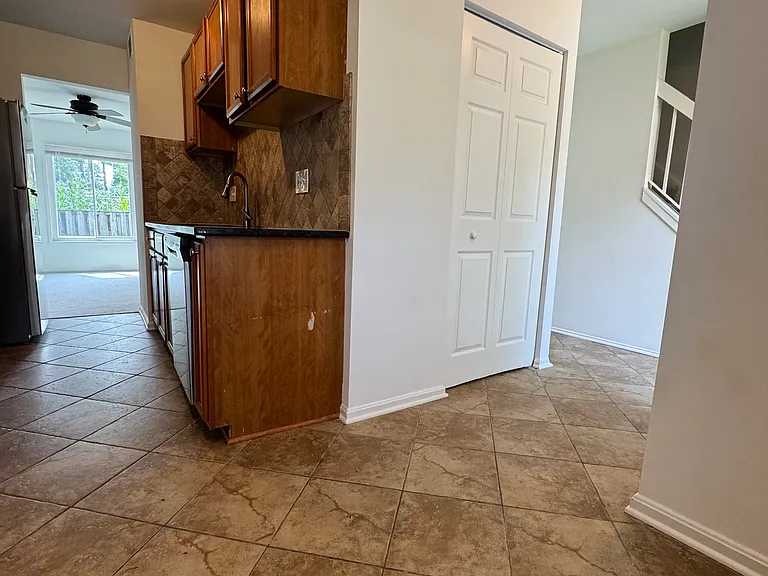 12454 Andover Ct — Photo 5
