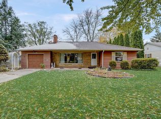 146 Peterson Pkwy, Crystal Lake, IL 60014