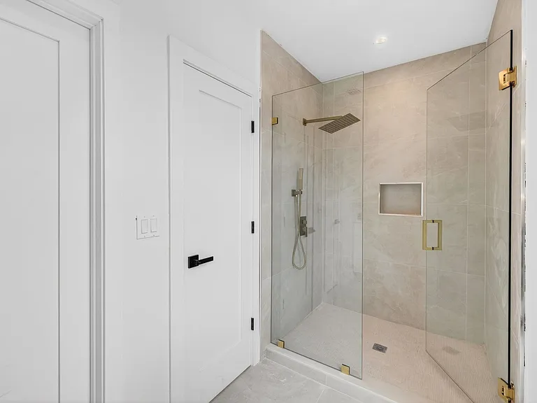 507 SW 11th St — Photo 33