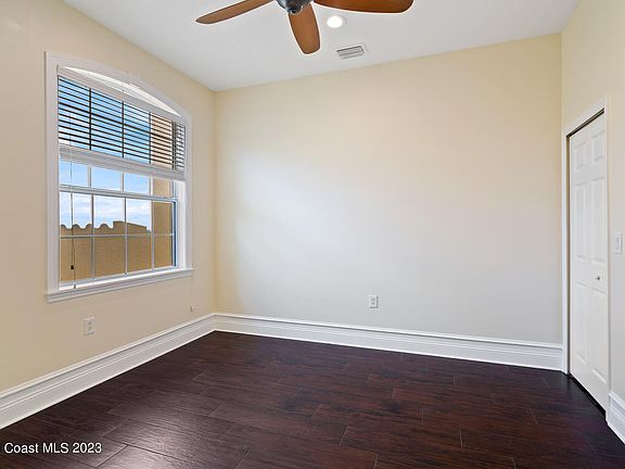 3rd image of 8683 Villanova Dr #102