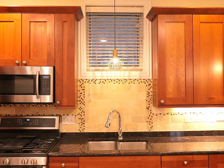 413 N Noble St #G — Photo 16