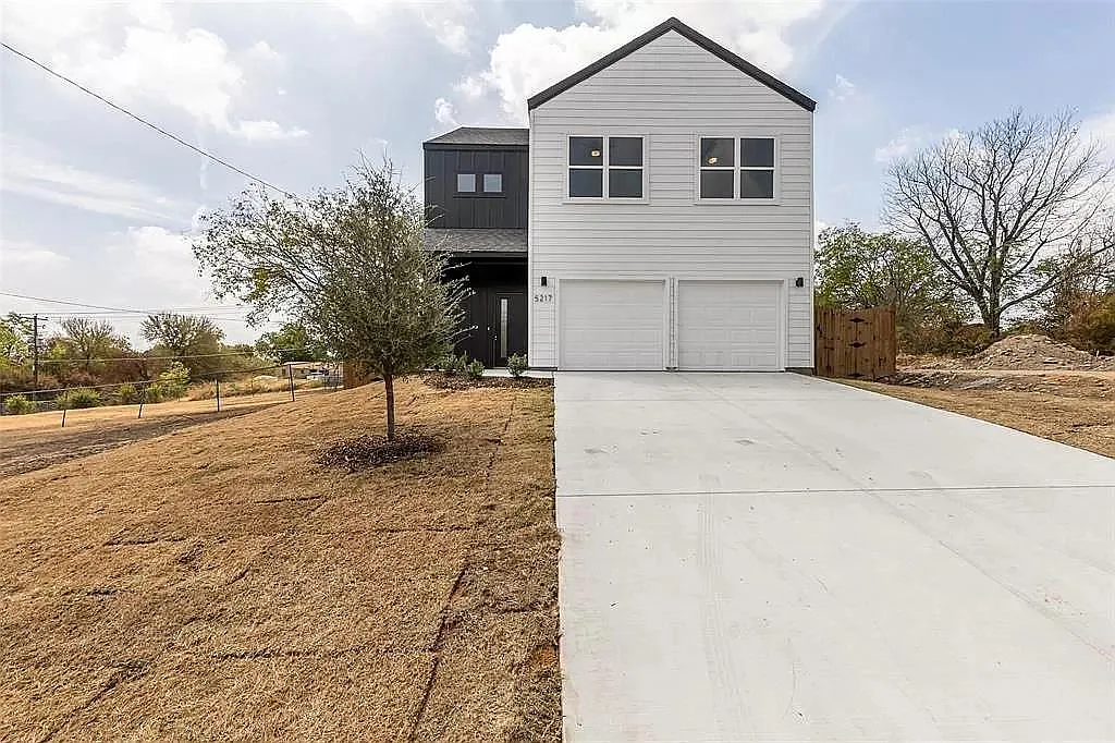 4 bed, 2471 sqft, $3,000 — Photo 2