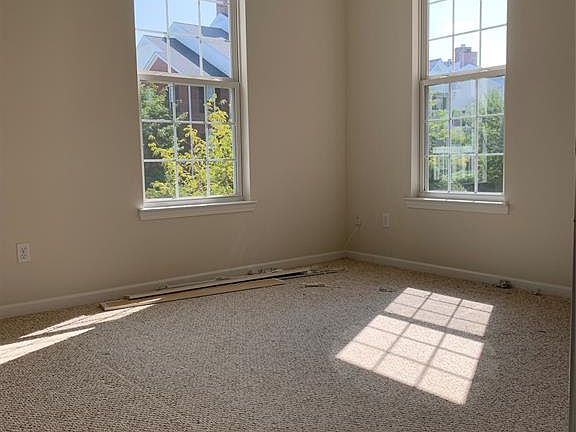 5th image of 930 W Summerfield Glen Cir
