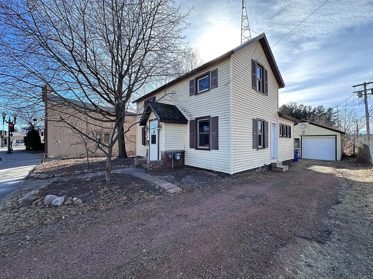 Single Family Home W/Fenced In Yard Available Soon! — Photo 2