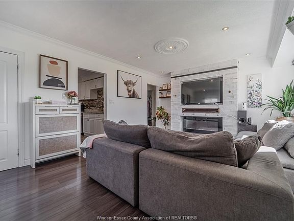 3rd image of 1838 Bernard Rd