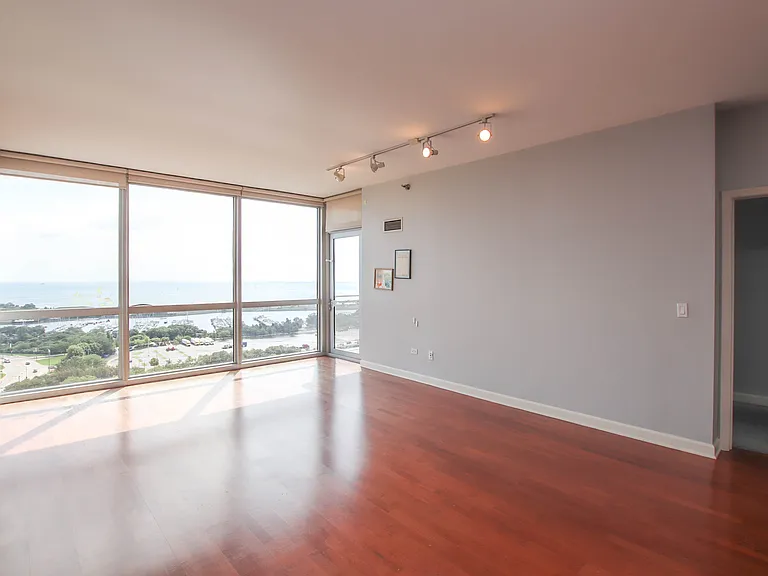 1841 S Calumet Ave #1902 — Photo 2