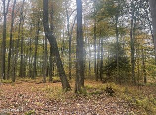 Paradise Ln, Greentown, PA 18426