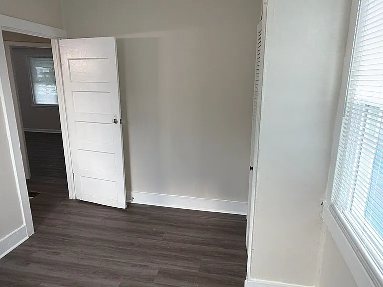 1108 Elliston St — Photo 5