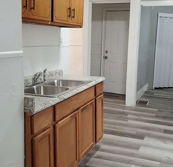 812 Huffman Ave — Photo 4