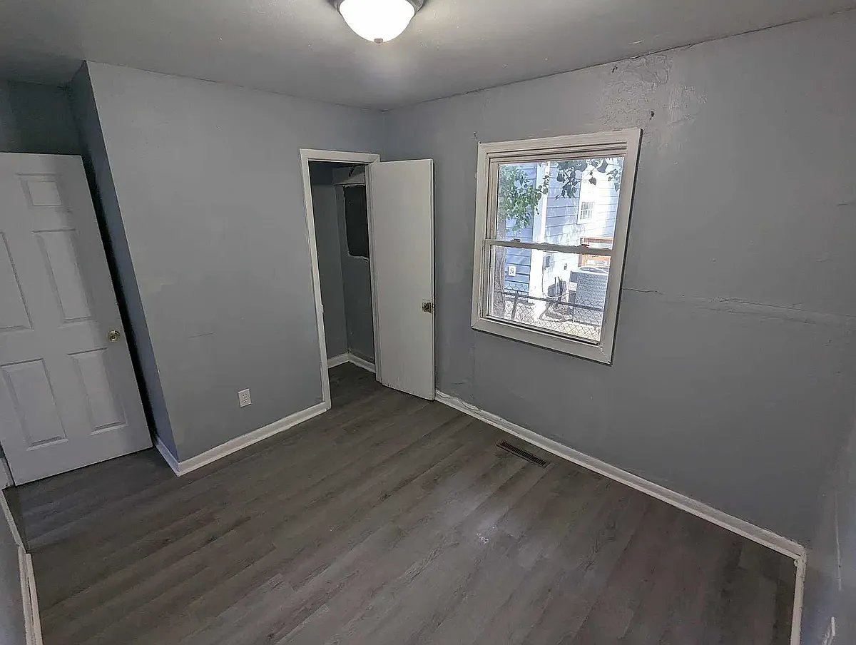 3 bed, 960 sqft, $1,535 — Photo 2