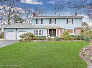 20 Kingsley Dr, Manalapan, NJ 07726
