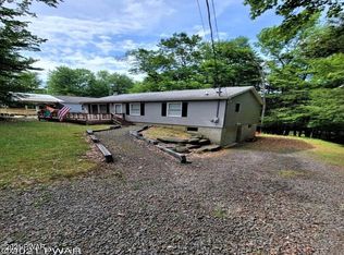1049 Green Valley Cir, Lake Ariel, PA 18436