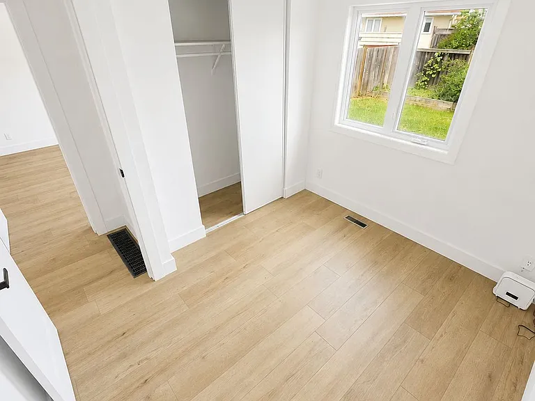 428 Hatfield Cres #A — Photo 10