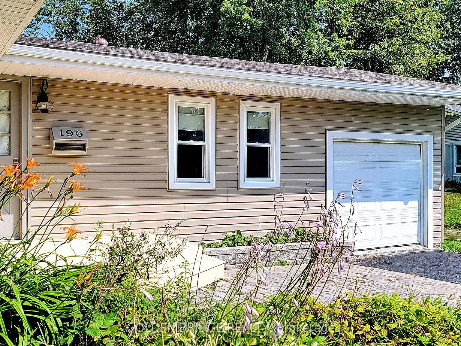 3 bed, $3,200 — Photo 2