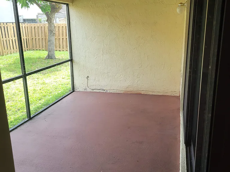 5881 Chester Ln — Photo 37