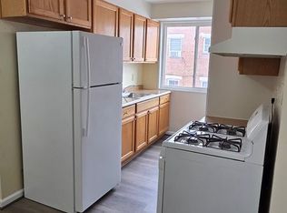 205 Dawson Ave APT B, Rockville, MD 20850